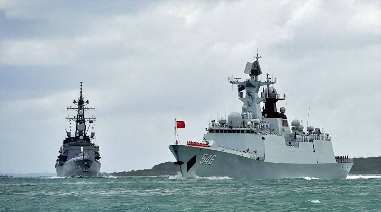 
        为何日本军舰是灰色涂装，中国是白色？难道日本更“注重实战”？