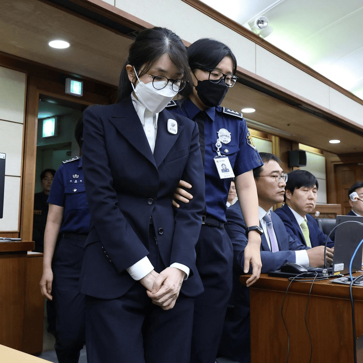 
            金建希泪洒法庭，给自己喊冤，她笃定是当初选择嫁给尹锡悦，才害得她落到今天的下场