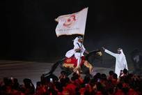 卡塔尔代表骑马携亚运旗帜离场 名古屋亚运会正式闭幕