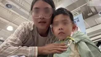 宝妈称“托举孩子进山姆”引发争议，当事人含泪致歉