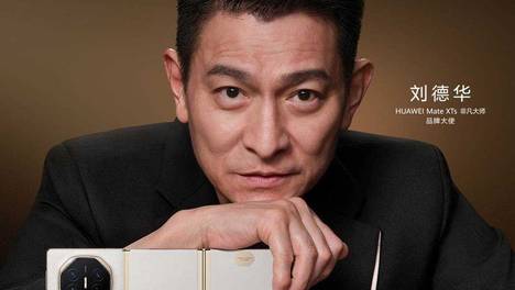 王源伴舞摔倒了