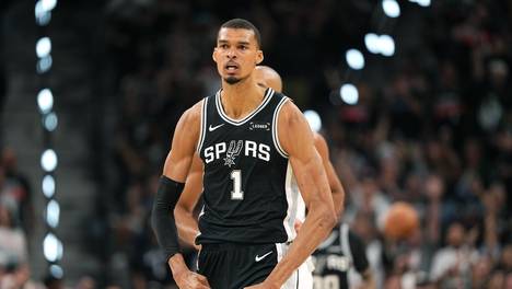 NBA-马刺VS森林狼 文班亚马扣篮