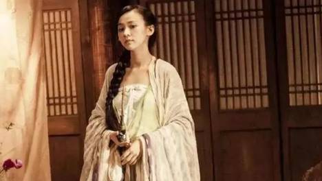 济南城下铁铉让朱棣栽跟头，被俘后遭虐杀，两个美貌女儿送教坊司
