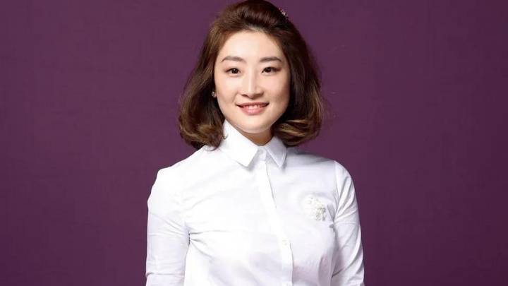 宗馥莉14岁留学独立,3年毕业掌控集团,她是娇娇女吗?