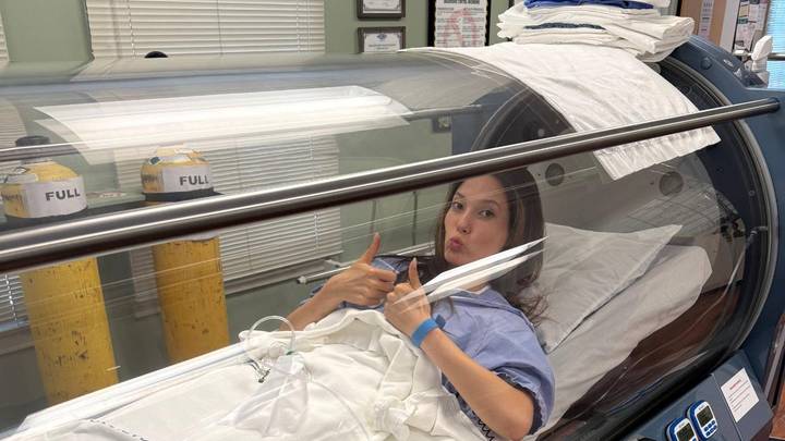 谷爱凌积极接受康复理疗心态超好,你喜欢她吗?