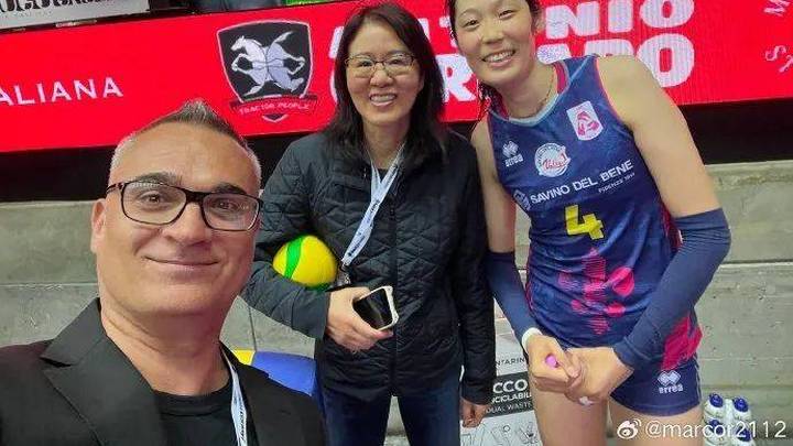 郎平朱婷再度同框,你更喜欢谁?