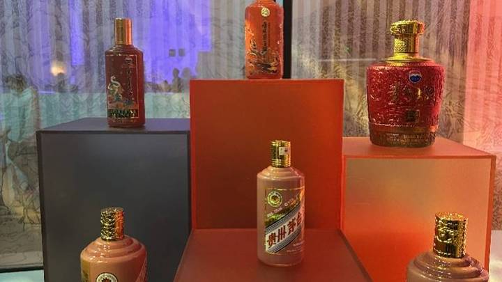 茅台蛇年生肖酒发布,12瓶整套约7.5万元,你觉得贵吗?