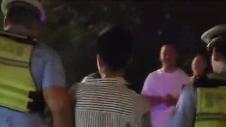 西安一男子酒驾撞击多车后叫嚣,该男子是故意的吗?