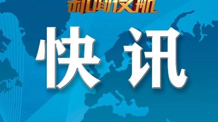 男子穿黑衣爬进地铁车厢吓跑乘客,你支持严惩该男子吗?