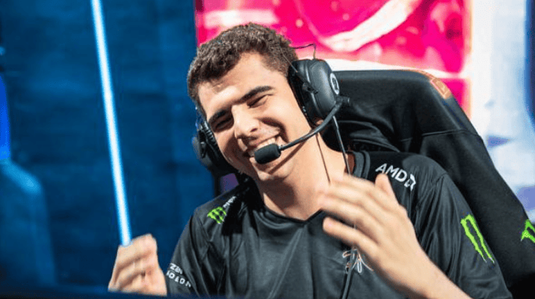 小孩哥1.5万压岁钱买银行股赚14%