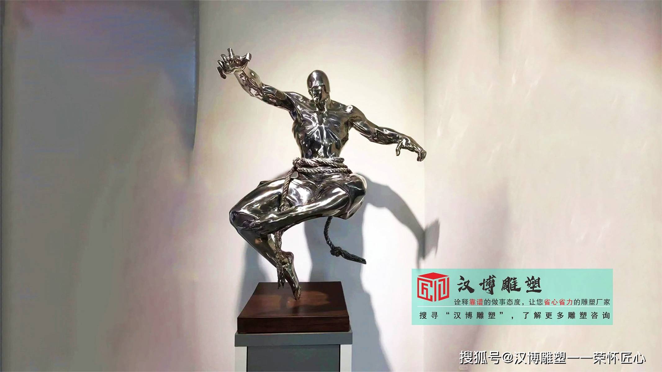 不锈钢大型广场雕塑,不锈钢抽象人物雕塑,不锈钢雕塑源头定制厂家