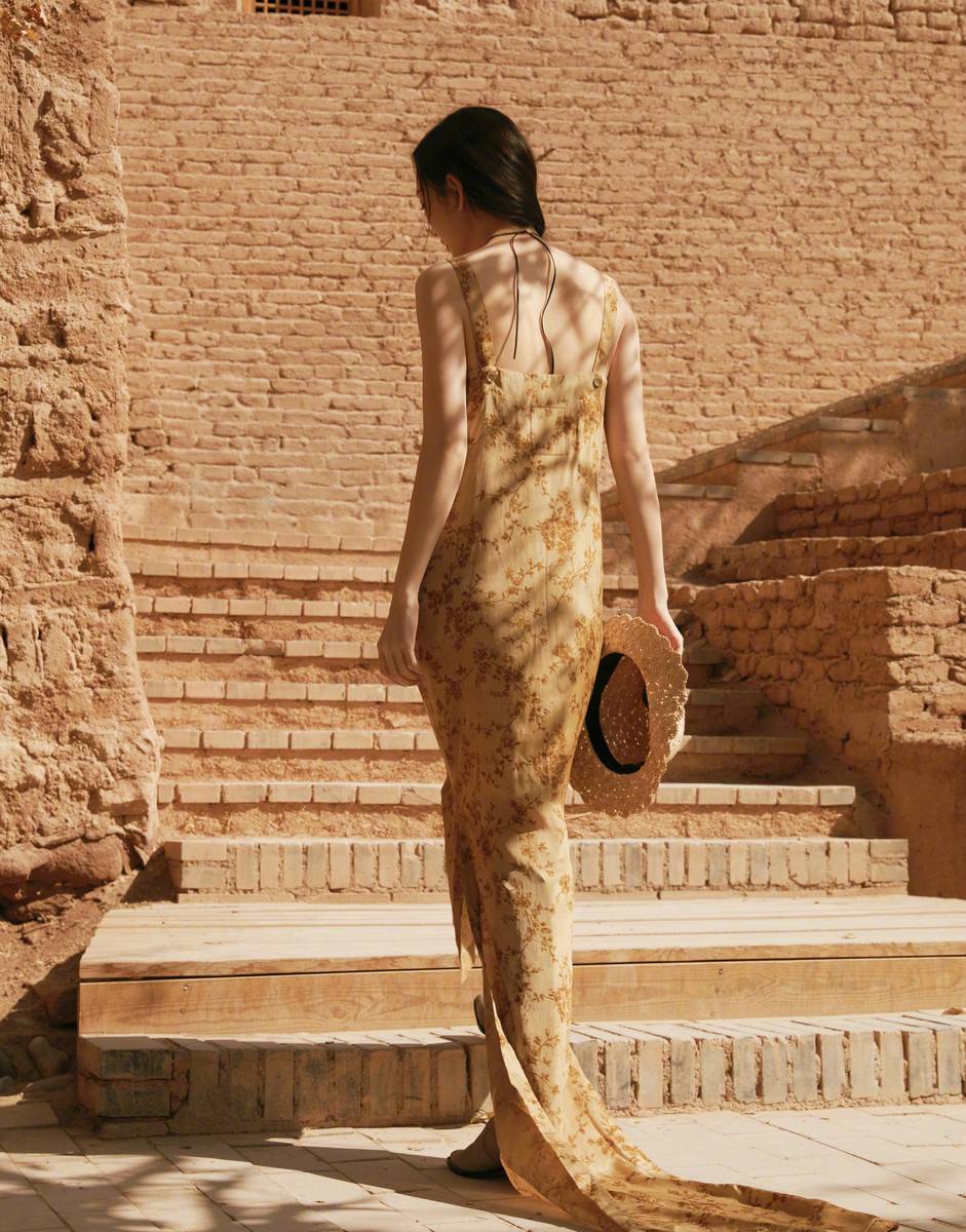 王鸥分享43岁生日照 在公路上奔跑自由烂漫