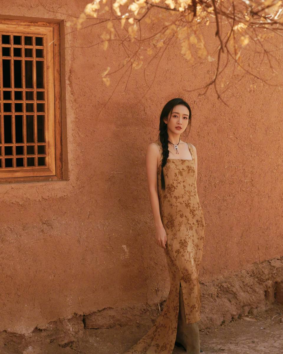 王鸥分享43岁生日照 在公路上奔跑自由烂漫