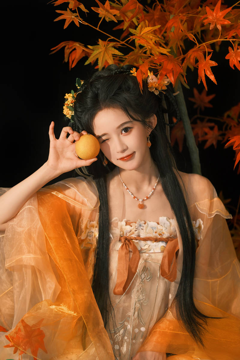 段艺璇穿汉服可爱娇憨 手持油纸伞温柔灵动