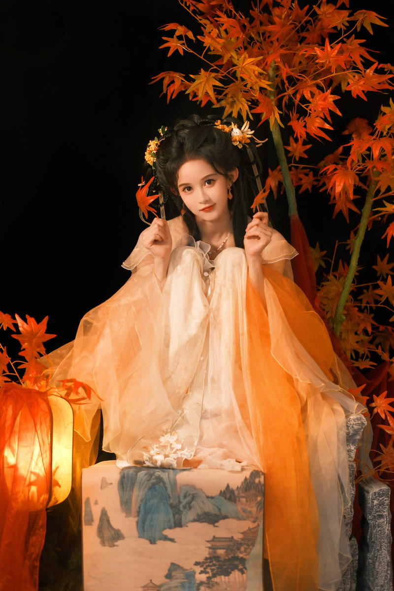 段艺璇穿汉服可爱娇憨 手持油纸伞温柔灵动