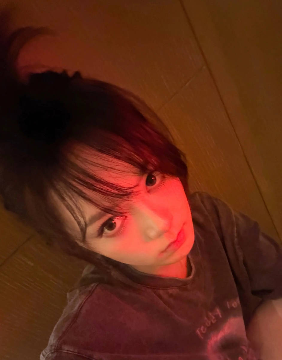 赵今麦营业照鬼马俏皮 清透妆容尽显慵懒灵动