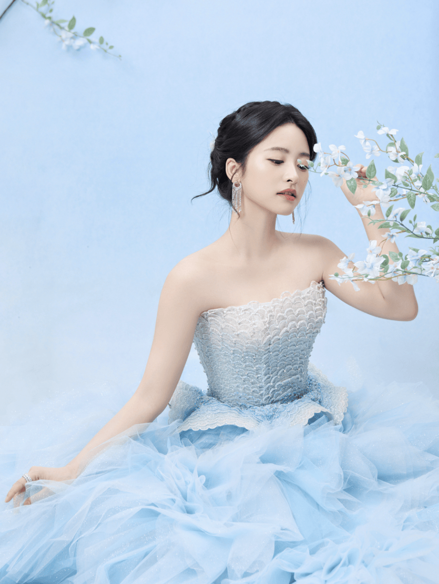 沈月纱裙造型气质柔和 薄纱遮面烂漫灵动甜美可人