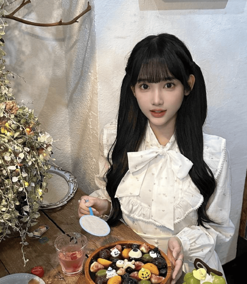 林俊杰女友七七日常美照释出 神态灵动身材诱人