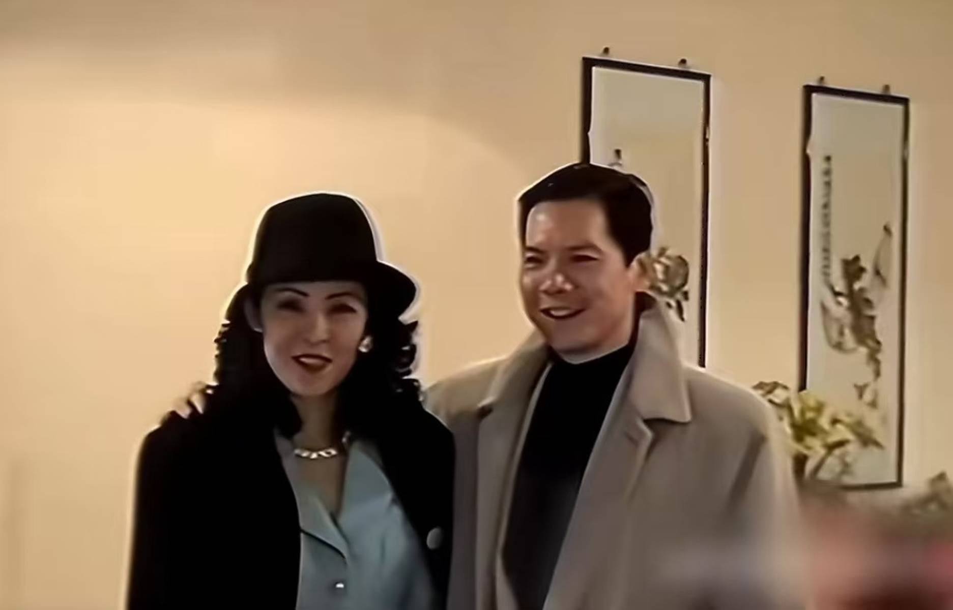 向太发一家四口旧照 向华强年轻时颜值与向佐一样