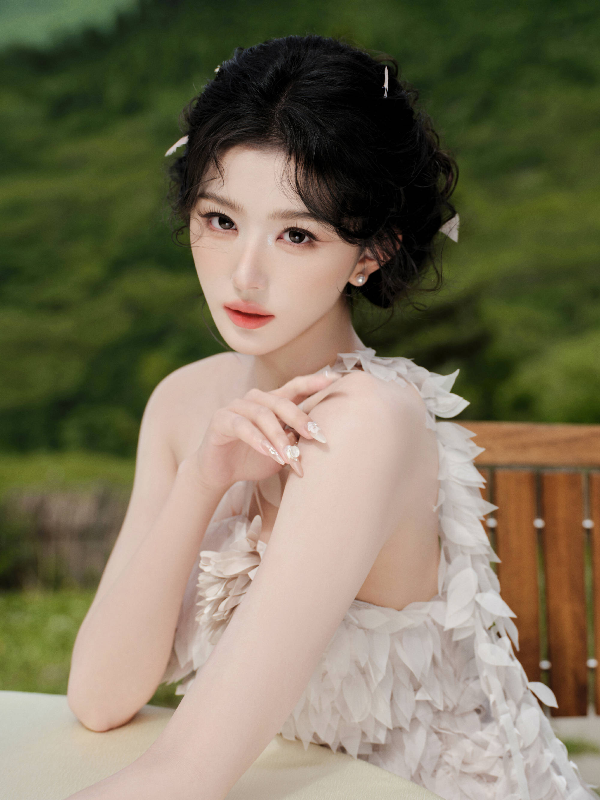 孔雪儿宛若花仙子清纯又性感！修长美腿白嫩吸睛