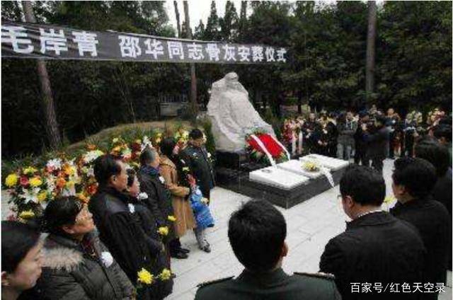 90年毛岸青回板仓看到一张照片泪流满面，邵华：岸青晚年很想妈妈