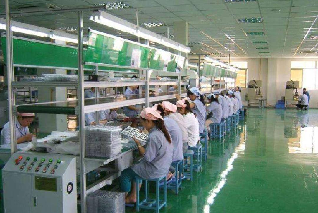 而流水线工作，虽然累，并且时不时地会加班，但工资待遇还是很好的，最