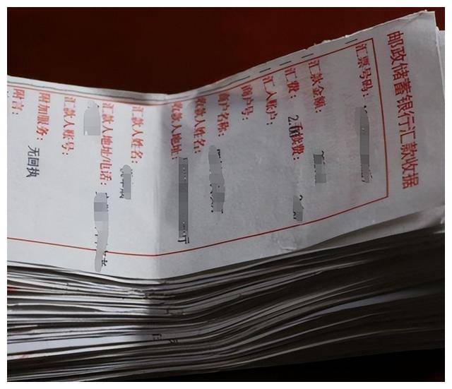 浙江80岁老头住破屋，银行每天流水却有500万，民警靠箱子破案！