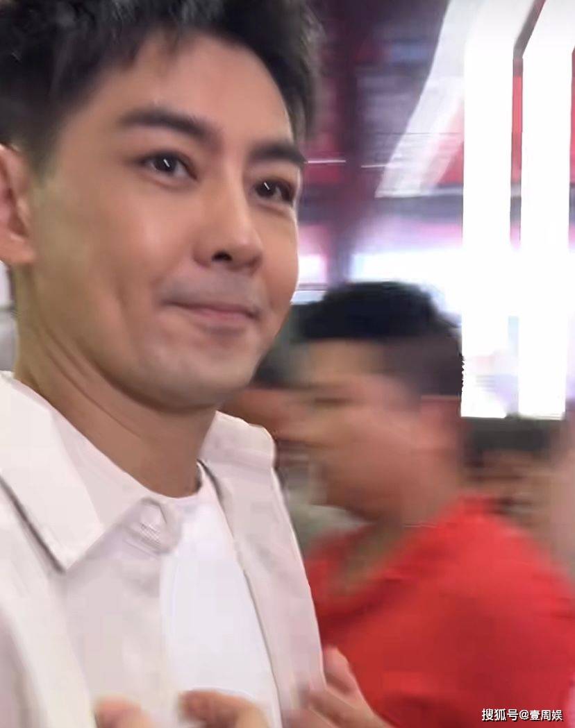 49岁林志颖近照曝光,车祸2年后现身活动唱歌,网友:老了好多-林志颖最近参加的综艺节目