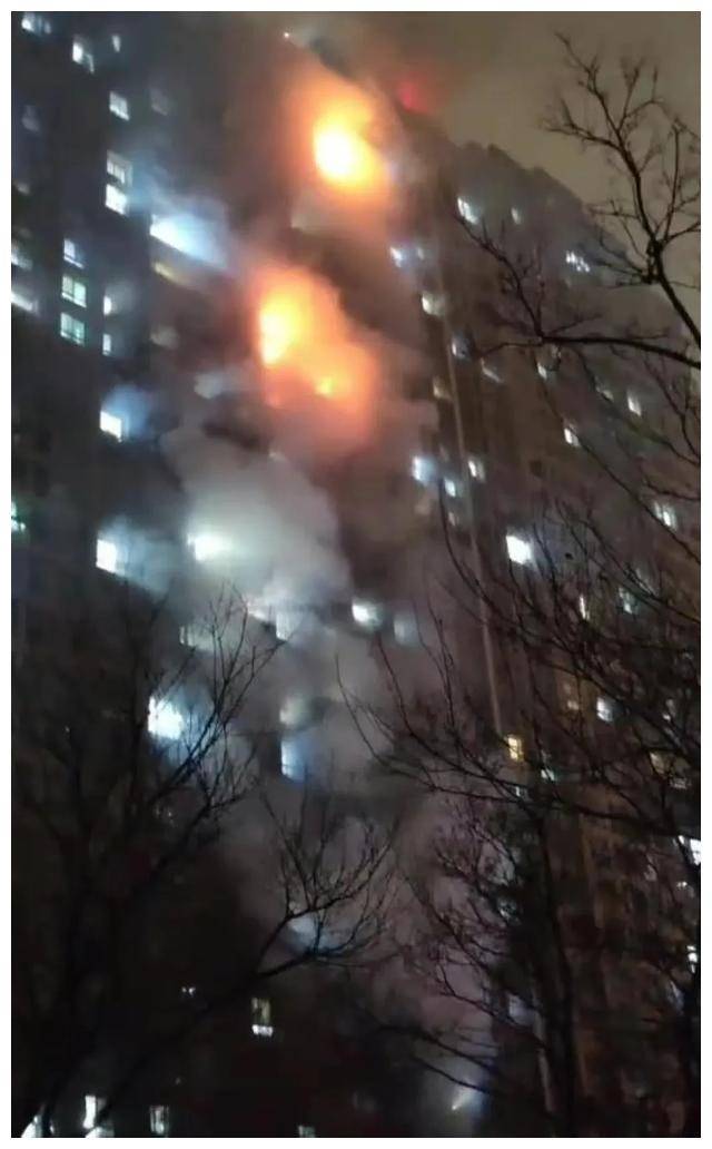 15人遇难,南京凌晨恶火,有一家四口遇难,该小区19年曾发生火灾