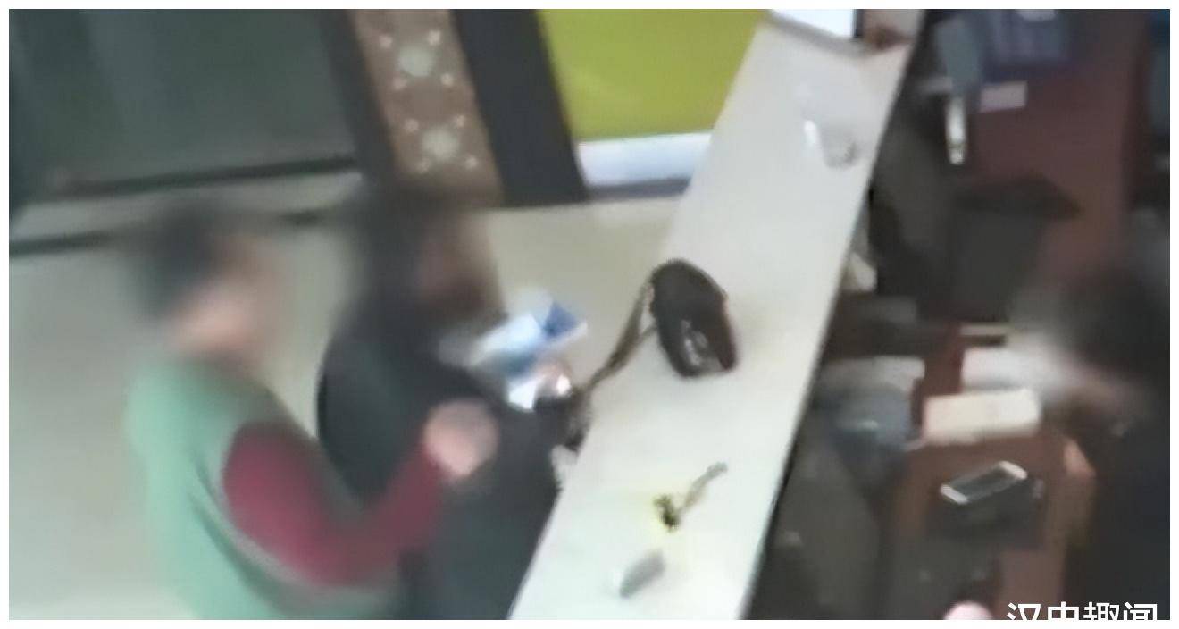 57岁老登专骗女大学生开房，相识1小时就能得手，5个女大学生被骗