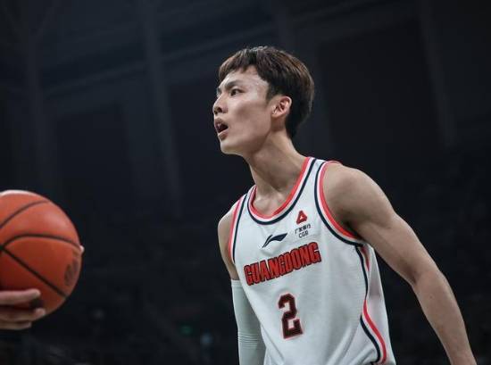 徐杰14+6+9莫兰德15+14 广东大胜深圳35分 徐杰14+6+9莫兰德15+14 广东大胜深圳35分