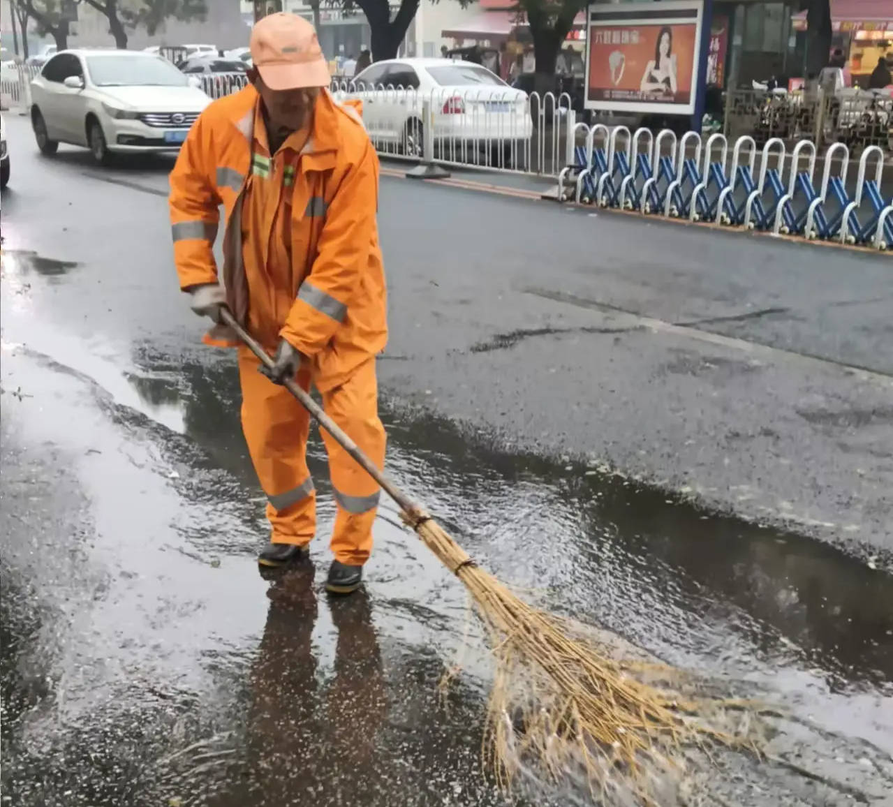 雨后的守护：顺安环卫公司精细化保洁之路ng28网址(图3)