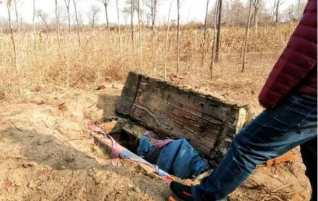 梦回校园,与同学共探幽冥之谜——解梦刨坟得财,魂瓢而归的深层含义 梦回校园,与同学共探幽冥之谜——解梦刨坟得财,魂瓢而归的深层含义