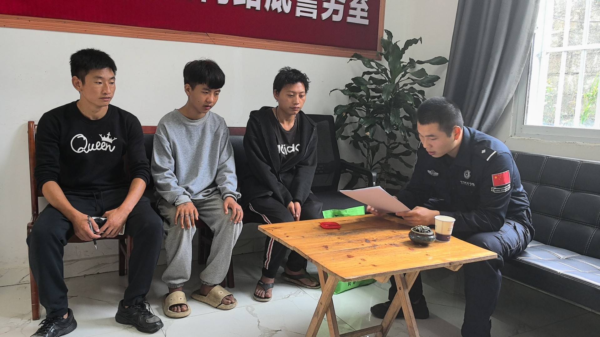 传承雷锋精神 践行初心使命——鹿马登所用心用情点亮为民星光