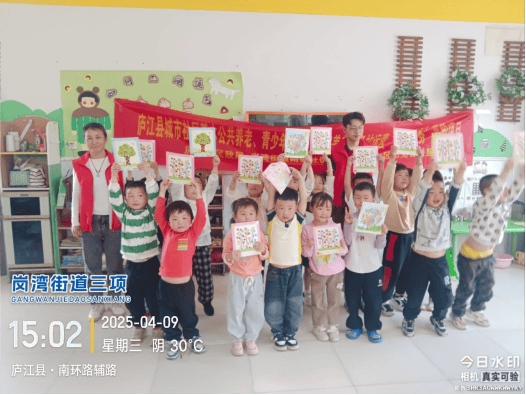 趣味手工课进社区 助力孩子快乐成长