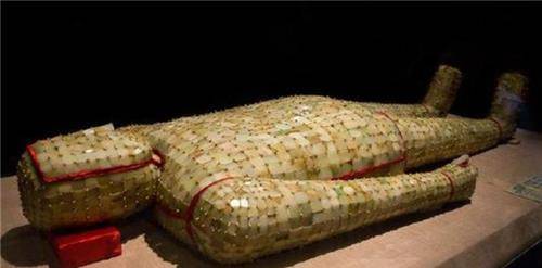 梦境解析，周公解梦之从墓地挖出大玉的深层寓意