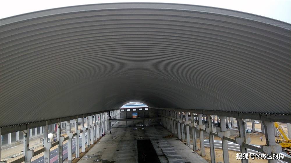 水电站隧道金属拱形屋顶吊装技术与岭区工地实践探讨