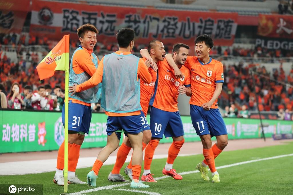 中超-卡扎戴帽王钰栋两球难救主 泰山4-2浙江近5轮首胜