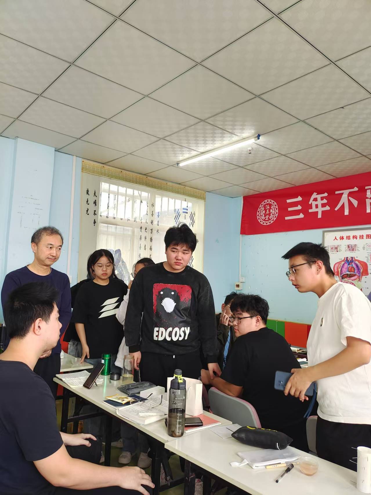 初中毕业生可以学中医吗？初中生学中医到哪里？初中生如何学中医