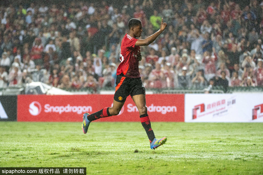 逆转取胜！奥比-马丁替补双响 曼联3-1中国香港队