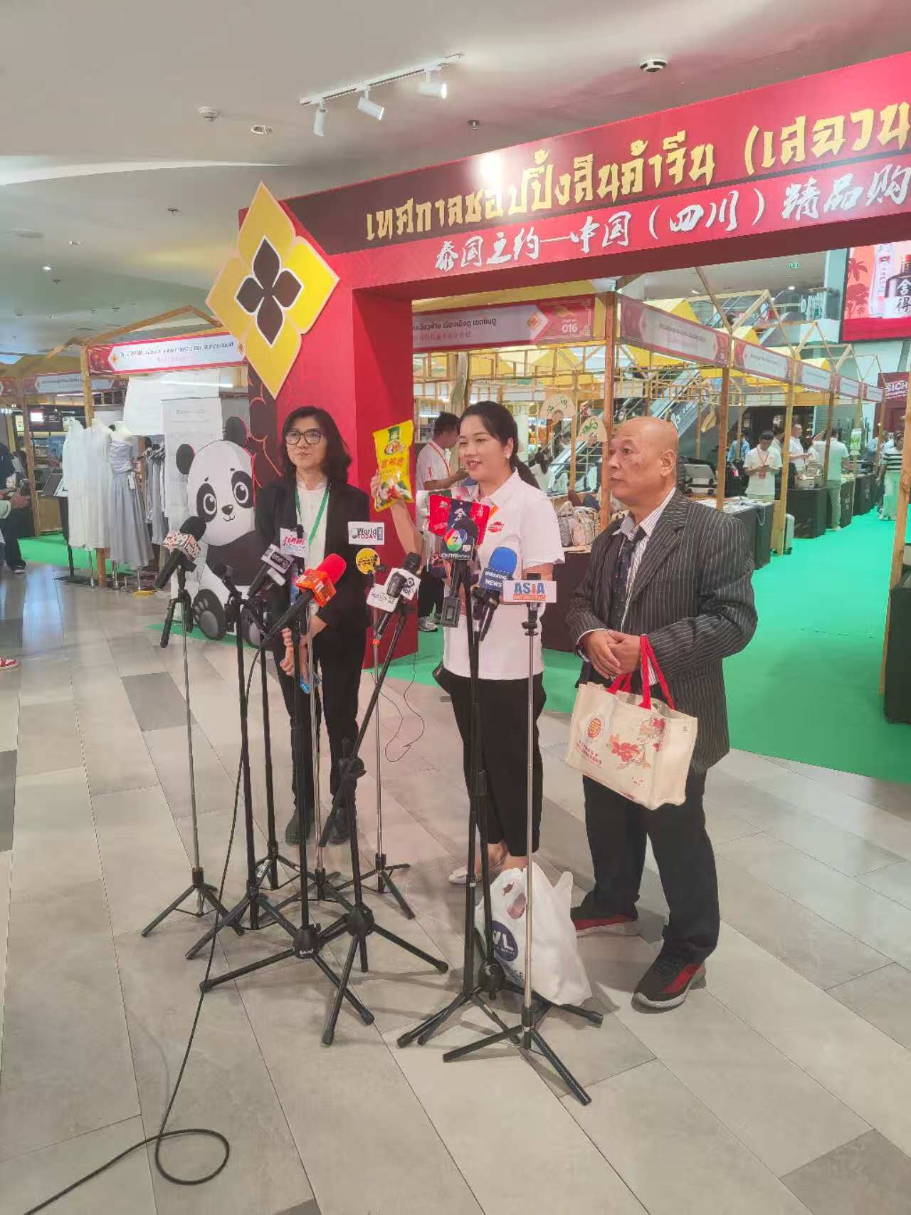 到泰国了！以后泰国旅游也能吃上地道川菜！PG麻将胡了模拟器火锅底料、小龙虾调料传(图4)