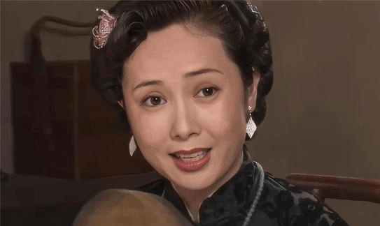 《大宅门》：等洞房10年的白玉婷，为什么拒绝了万筱菊伸过来的手？