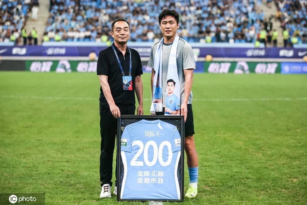 中超-费利佩甘超破门 10人蓉城客场2-0大连取3连胜