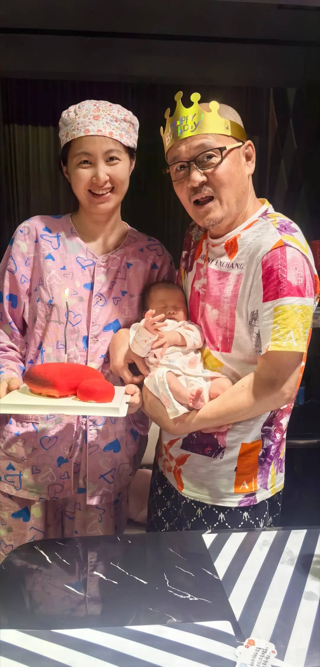 58岁歌手“光头李进”终于当爸！小25岁娇妻为他诞下儿子