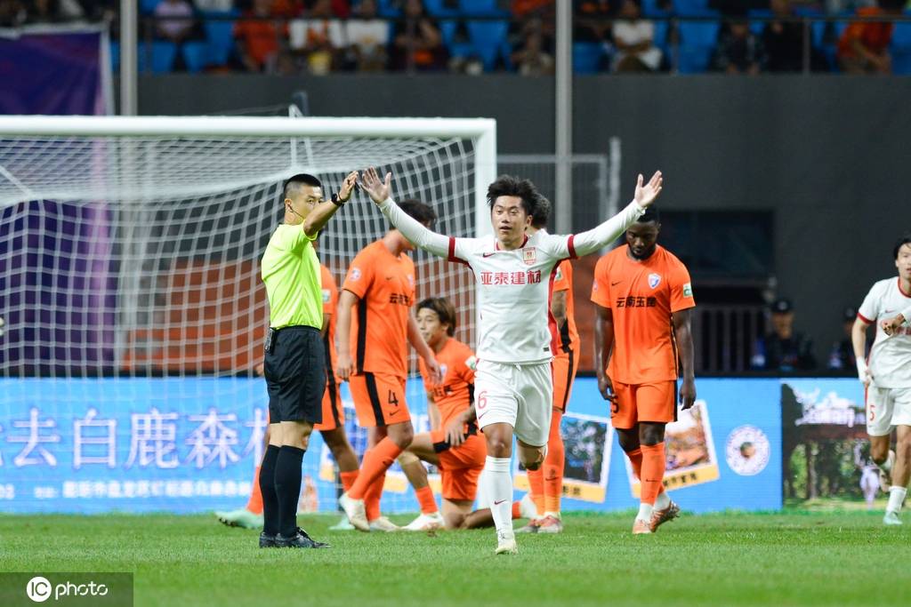中超-奥斯卡读秒点球救主 玉昆1-1险平亚泰终结两连败