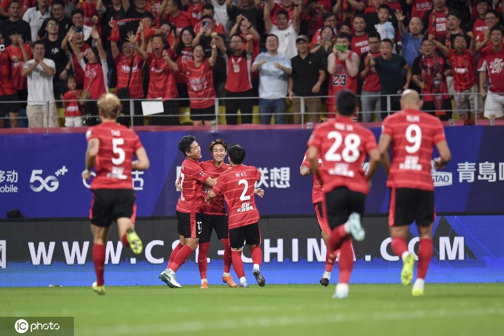 中超-韦世豪破门后伤退 10人成都1-0亚泰继续领跑
