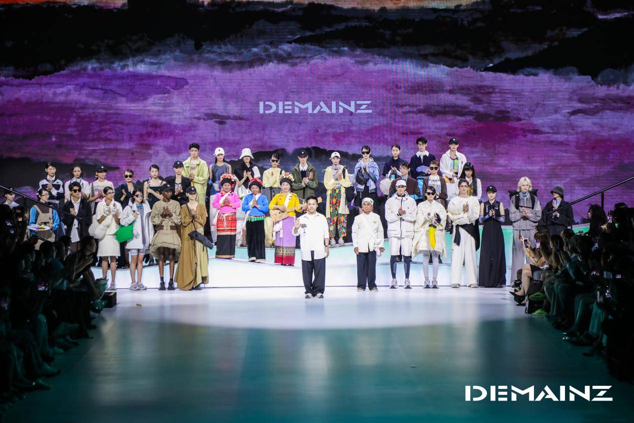 DEMAINZ 地缦主理人陈致画用行走的画笔重构自然、艺术与科技户外机能