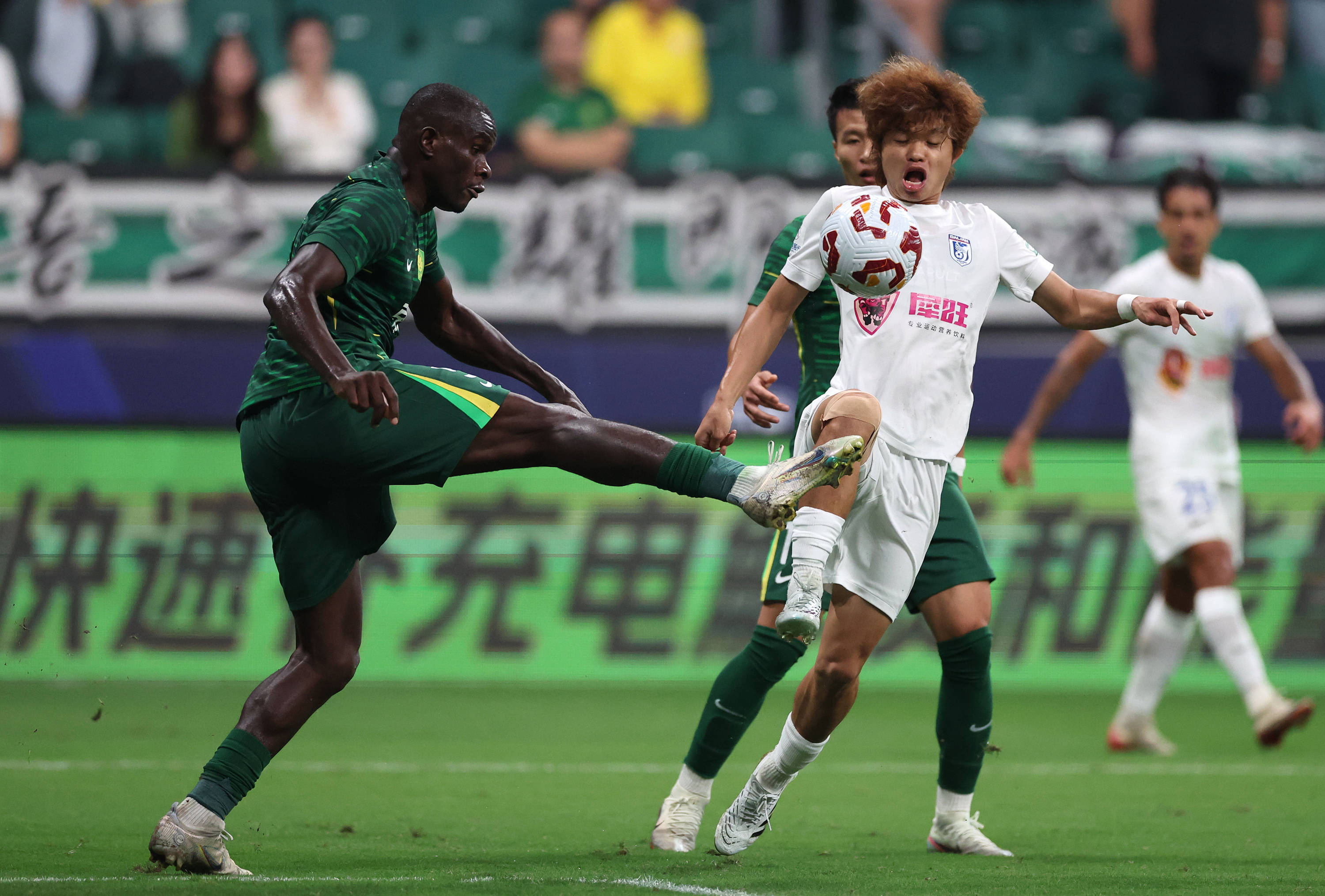 中超-法比奥帽子戏法塞鸟传射 国安4-2大连英博止三连败