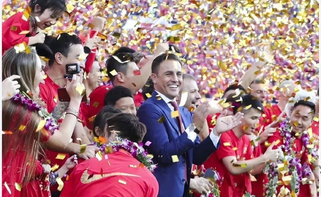 从“救世主”到“备胎”！5小时惊天逆转，国足选帅再度陷入“被选择”