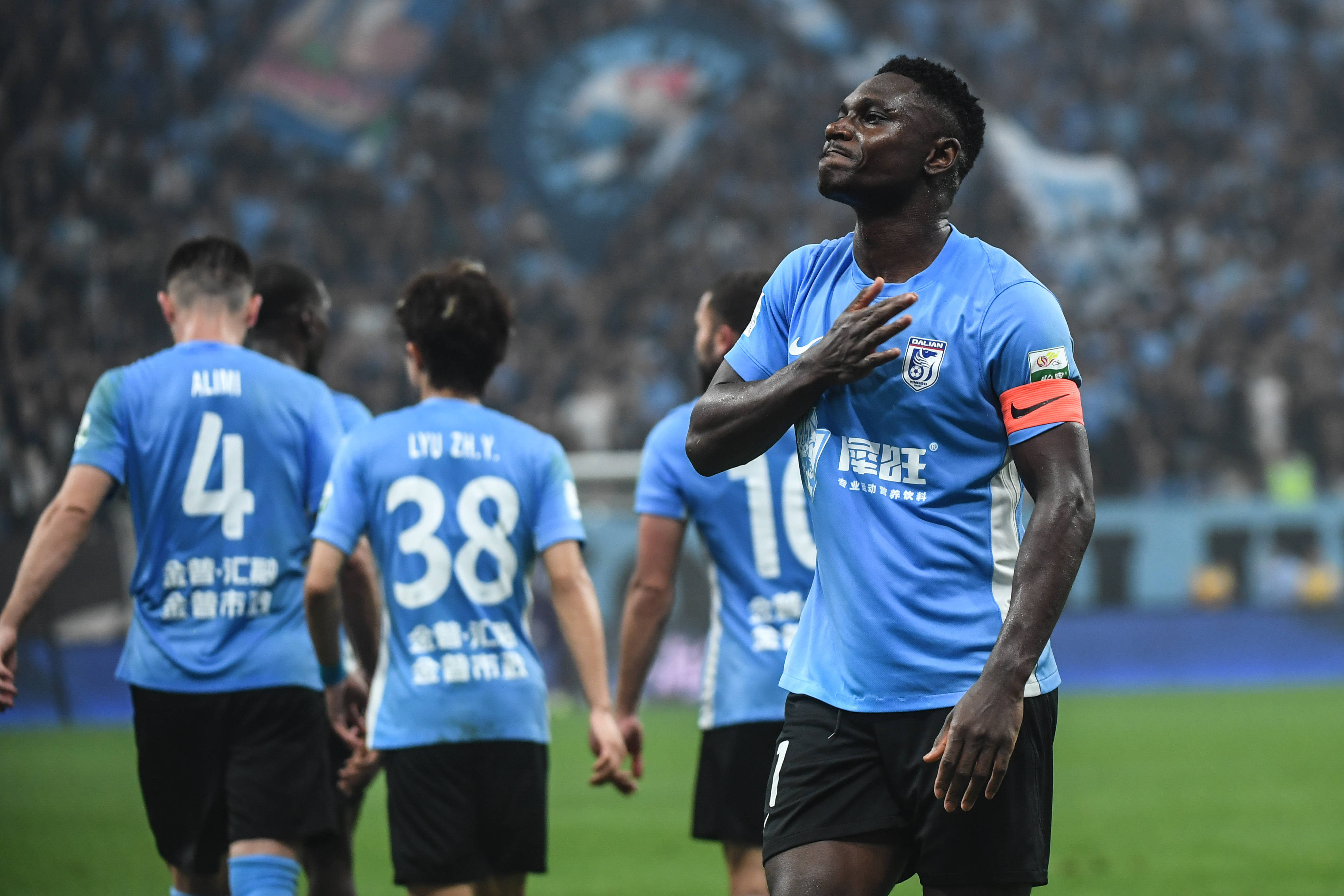 新华社:大连英博场均观众亚洲第一 球市预计收入4000多万